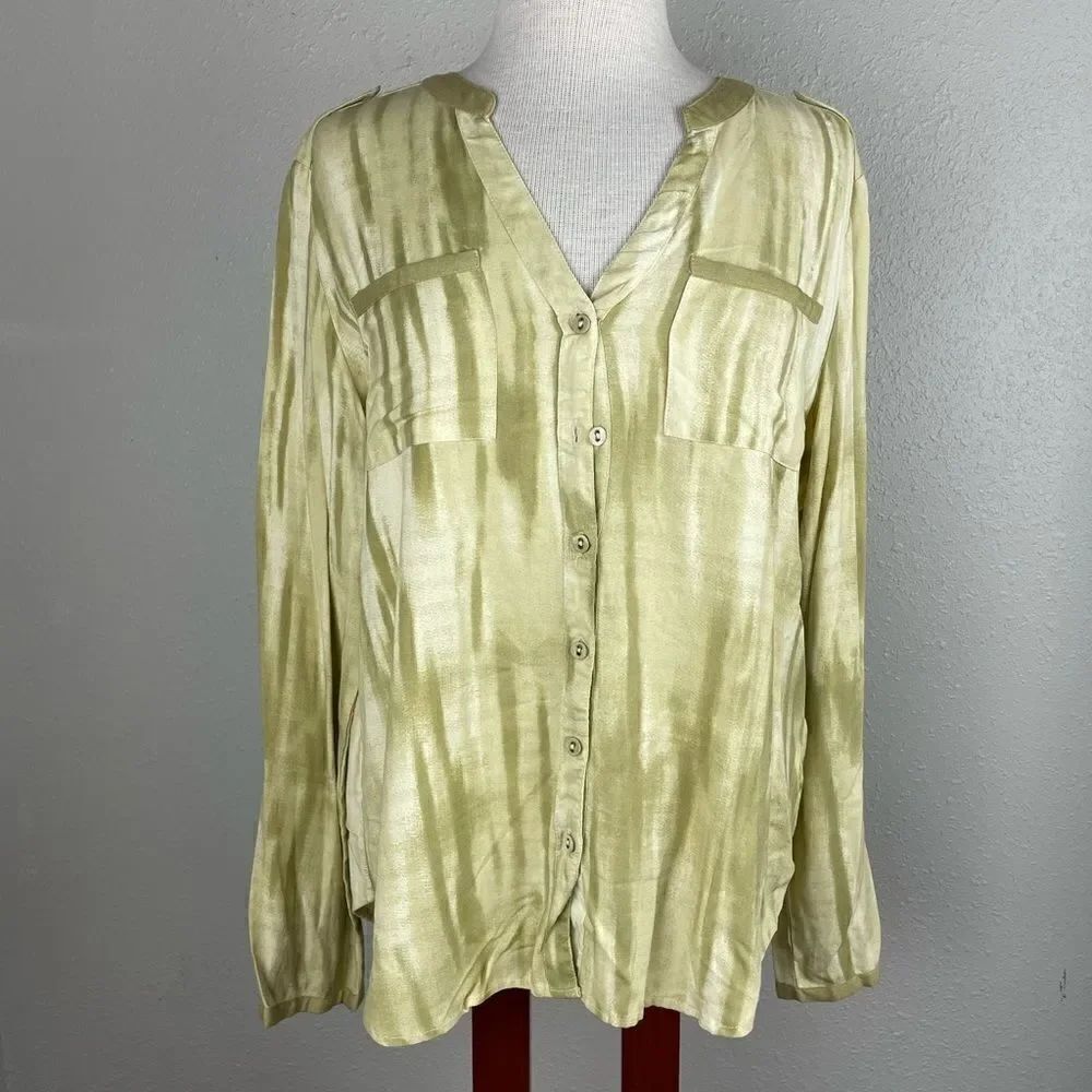NWT Passports Button Down Shirt Size M